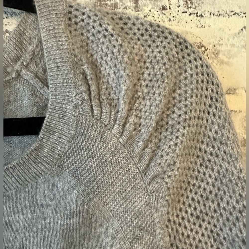 Bloomingdale’s | Gray 100% Cashmere Sweater - Picture 2 of 5